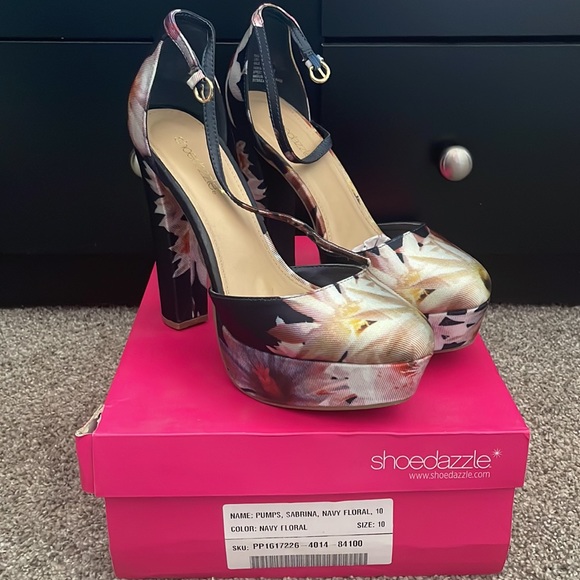 Shoe Dazzle Navy Heels - Picture 2 of 8